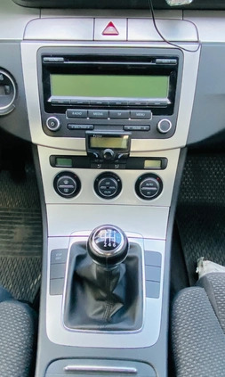 Volkswagen Passat cena 21300 przebieg: 254151, rok produkcji 2009 z Wrocław małe 106